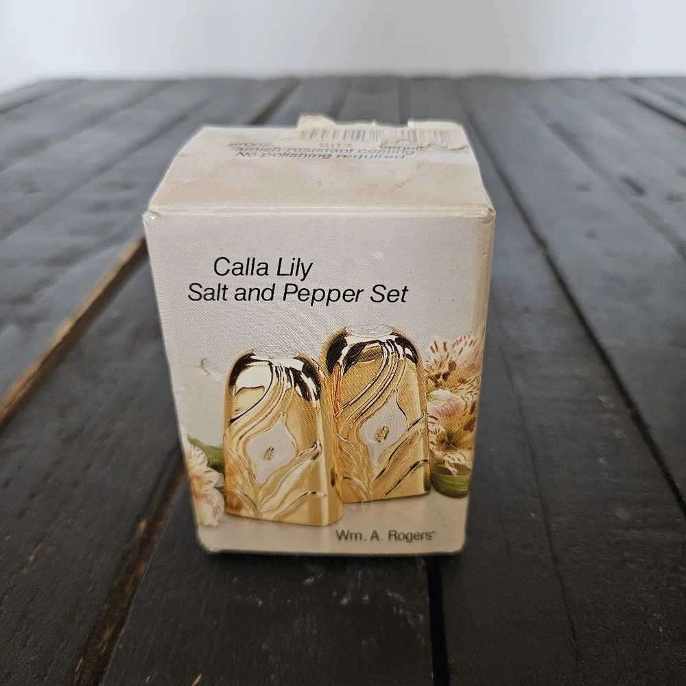 WM A. Rogers Vintage NWT Calla Lily Salt Pepper Set Gold White MCM Cottagecore